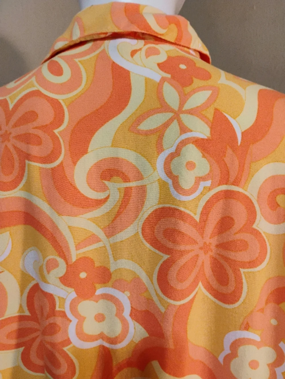 A Hint Of Blush Retro Printed Button-Up Shirt - Picture 5 of 7